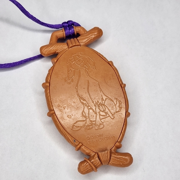 1996 Disney's Hunchback of Notre Dame Esmerelda Amulet Necklace McDonald's - Picture 2 of 3
